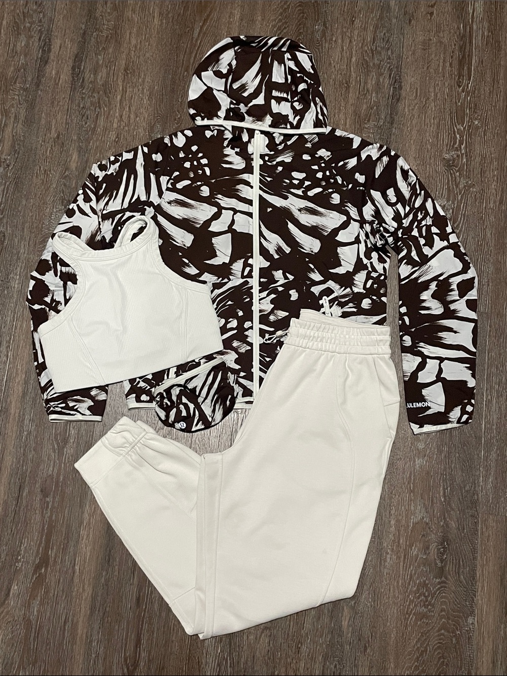 NWOT Lululemon Matching Monarch Bloom Bone Espresso Set. Size 8